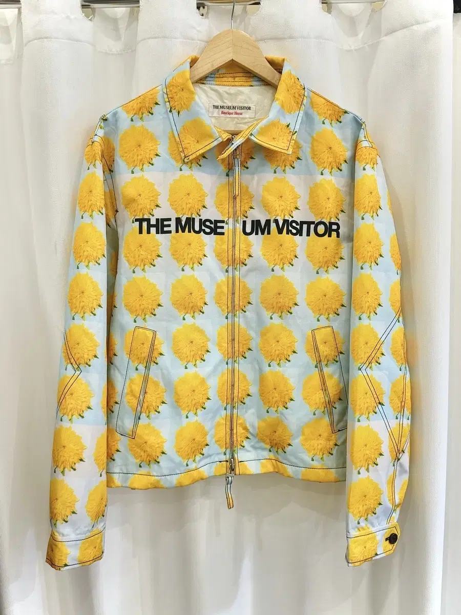 THE MUSEUM VISITOR | 더뮤지엄비지터 The Museum Visitor